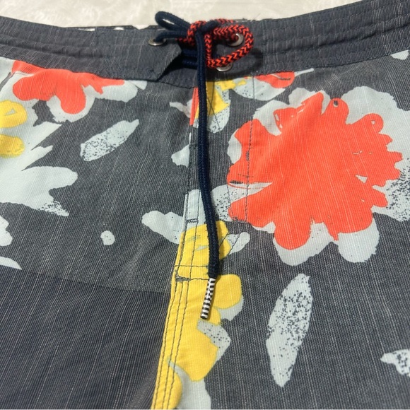 VOLCOM Stoneys Board Shorts Gray Floral Pockets Sz 34 - Picture 3 of 14